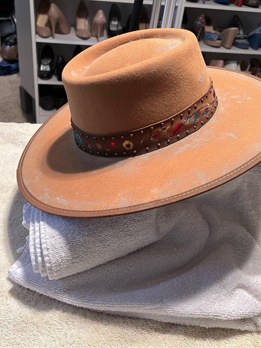 New with tag Women’s New Mexico Gambler wool Tan and Blue hat - Picture 2 of 4